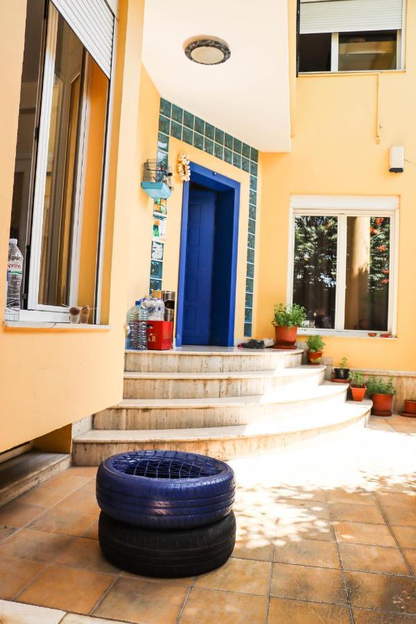 Blue Door Hostel Tiranë Luaran gambar