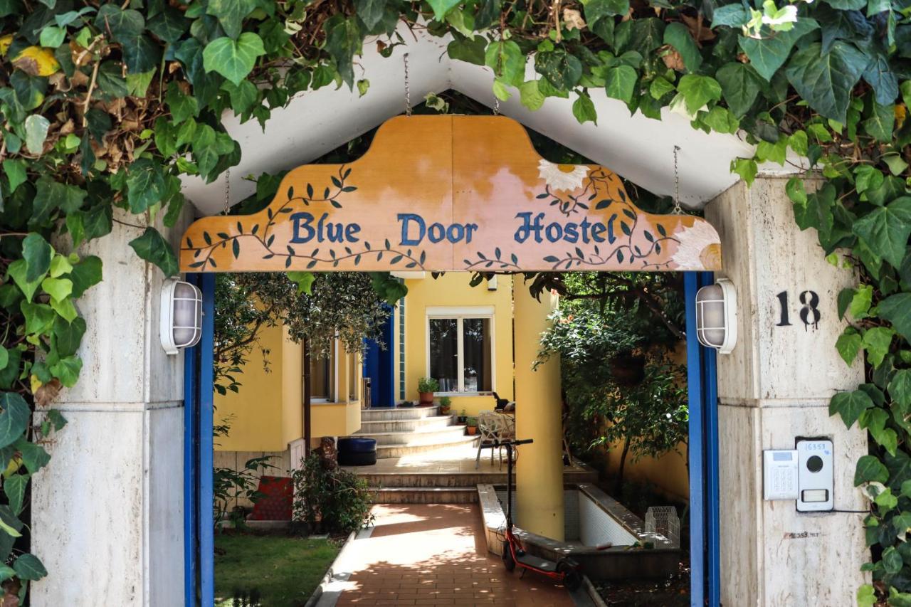 Blue Door Hostel Tiranë Luaran gambar