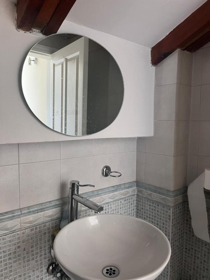 Blue Door Hostel Tiranë Luaran gambar