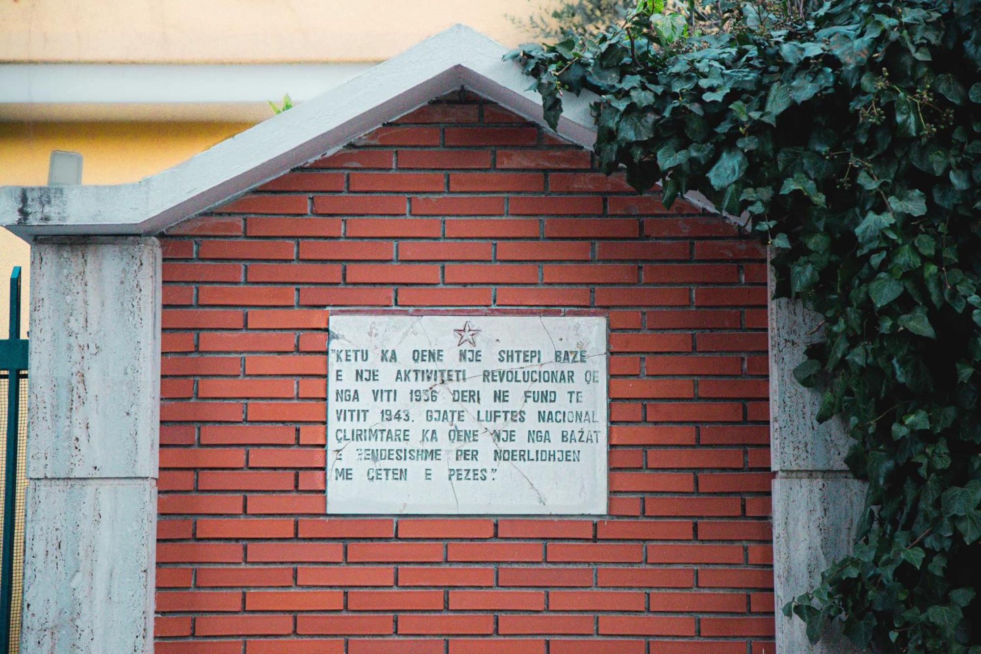 Blue Door Hostel Tiranë Luaran gambar