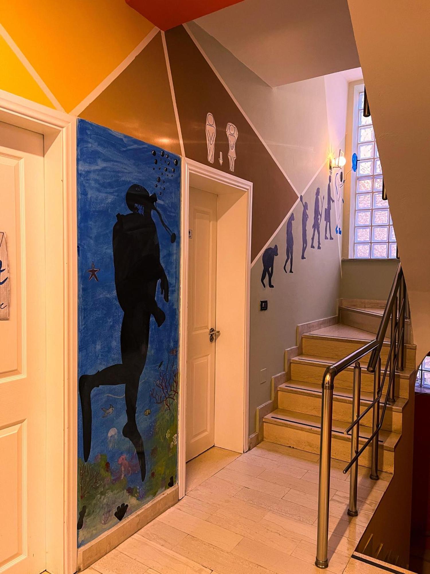 Blue Door Hostel Tiranë Luaran gambar