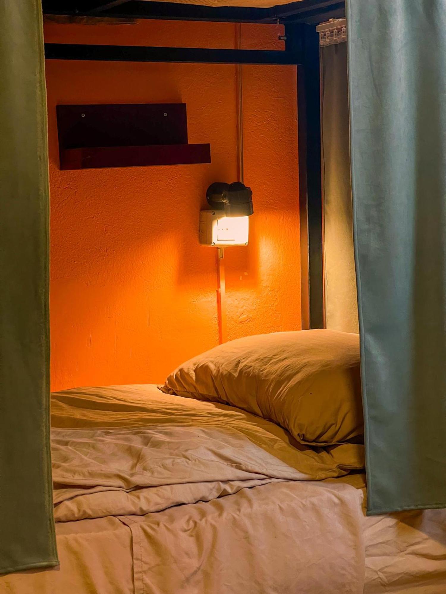 Blue Door Hostel Tiranë Luaran gambar